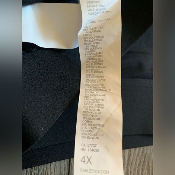 Fabletics woman’s sport bra very soft and comfortable - Picture 4 of 4